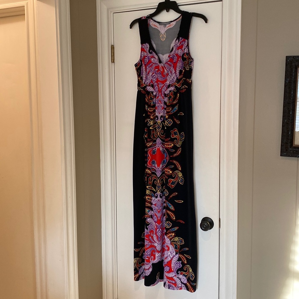 ✨️ NY Collection Maxi floor length dress. Black v neck size small